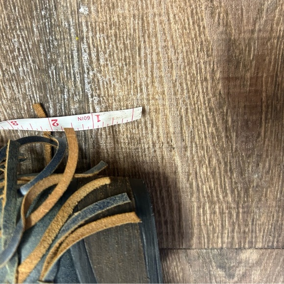 Circle G 6.5 excellent condition round toed fringe booties! Great faded blue - Picture 9 of 11